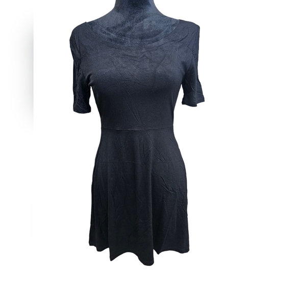 NWT Short Sleeve Scoop Neck Fit & Flare Mini Dress Black Small - Picture 4 of 7